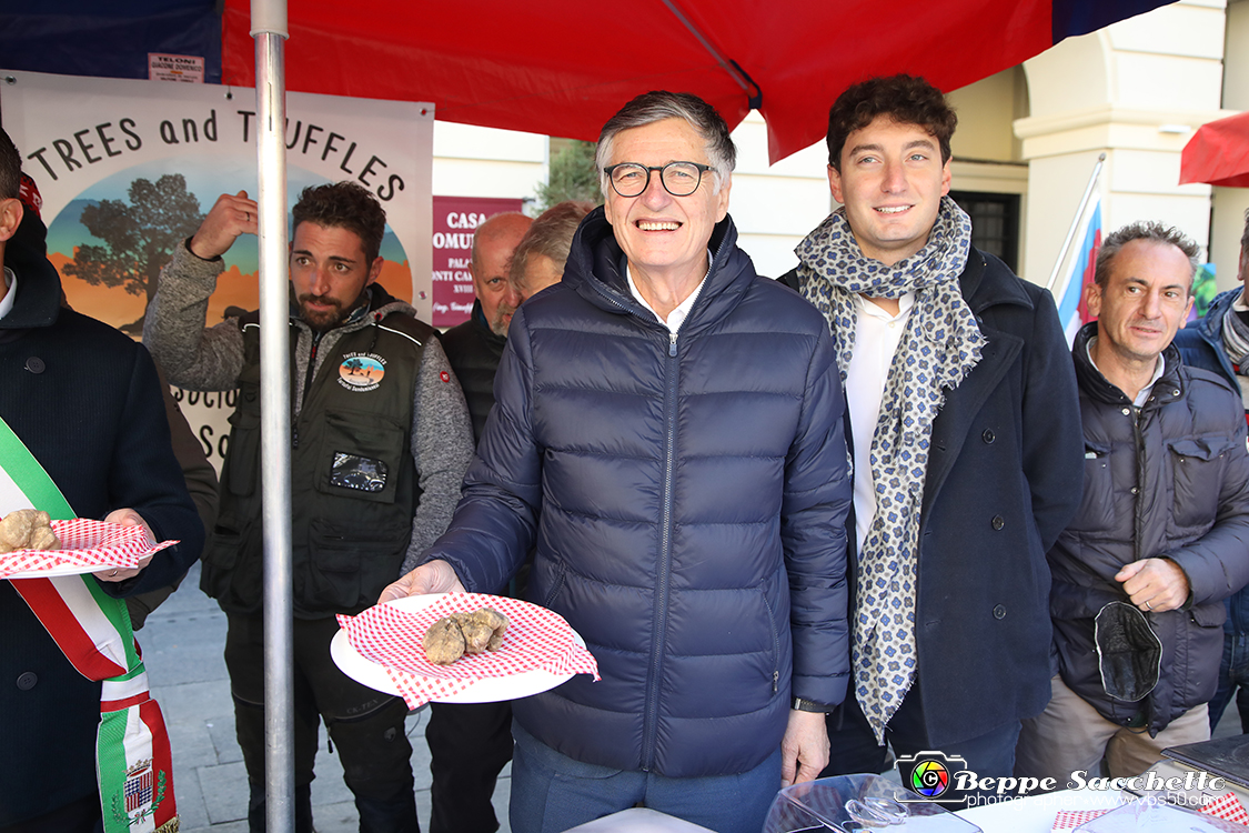VBS_5943 - 10.ma Fiera Nazionale del Tartufo e Fiera dei Santi.jpg